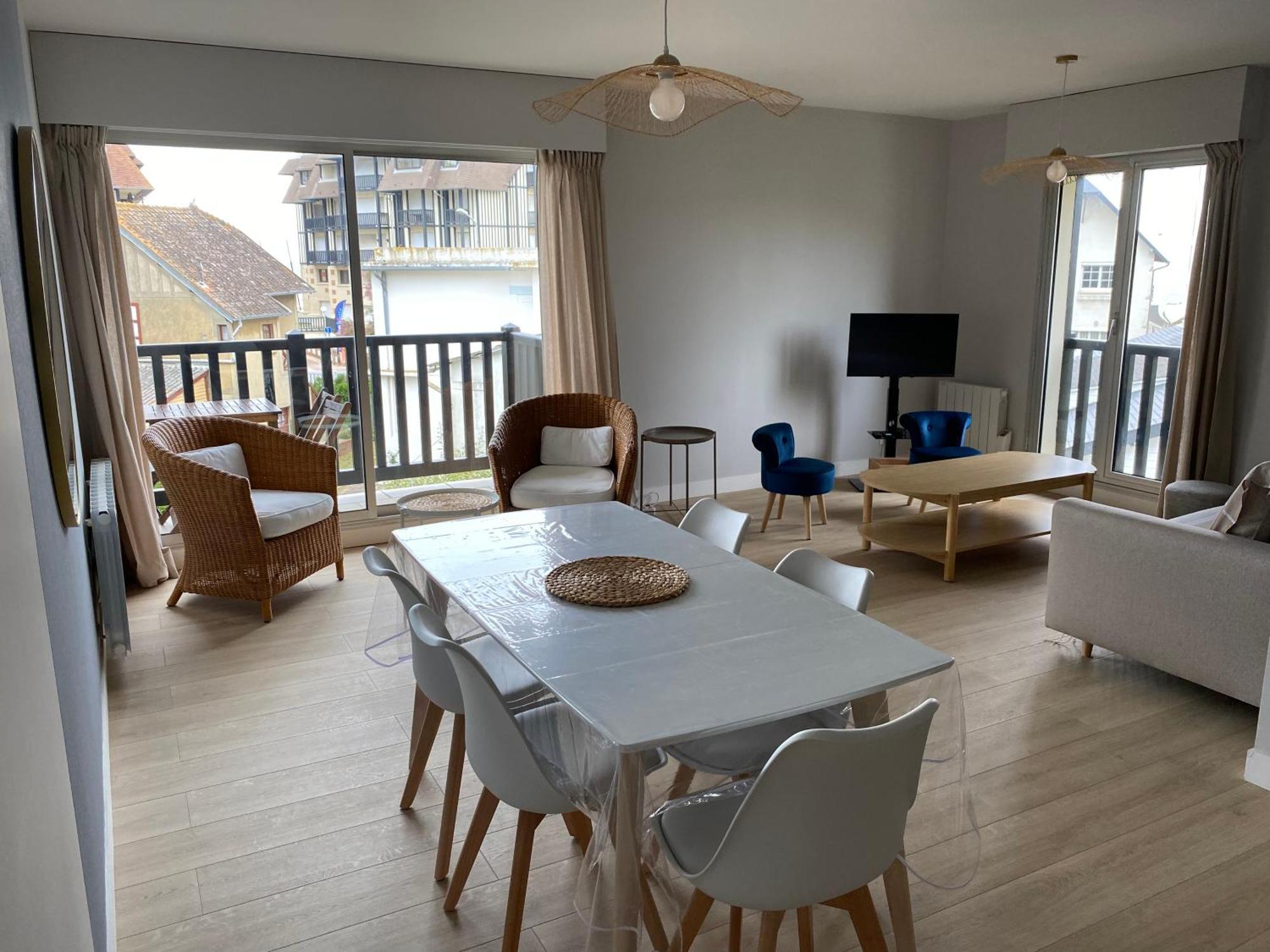 Appartement 65M2 Avec Balcon Vues Partielles Mer A 150M De La Plage Et Centre, Wifi Et Parking Prive Блонвил-сюр-Мер Екстериор снимка